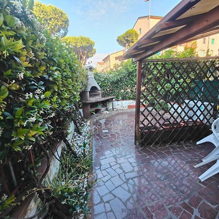 L'Appoggio Perfetto Apartment Виареджо Екстериор снимка