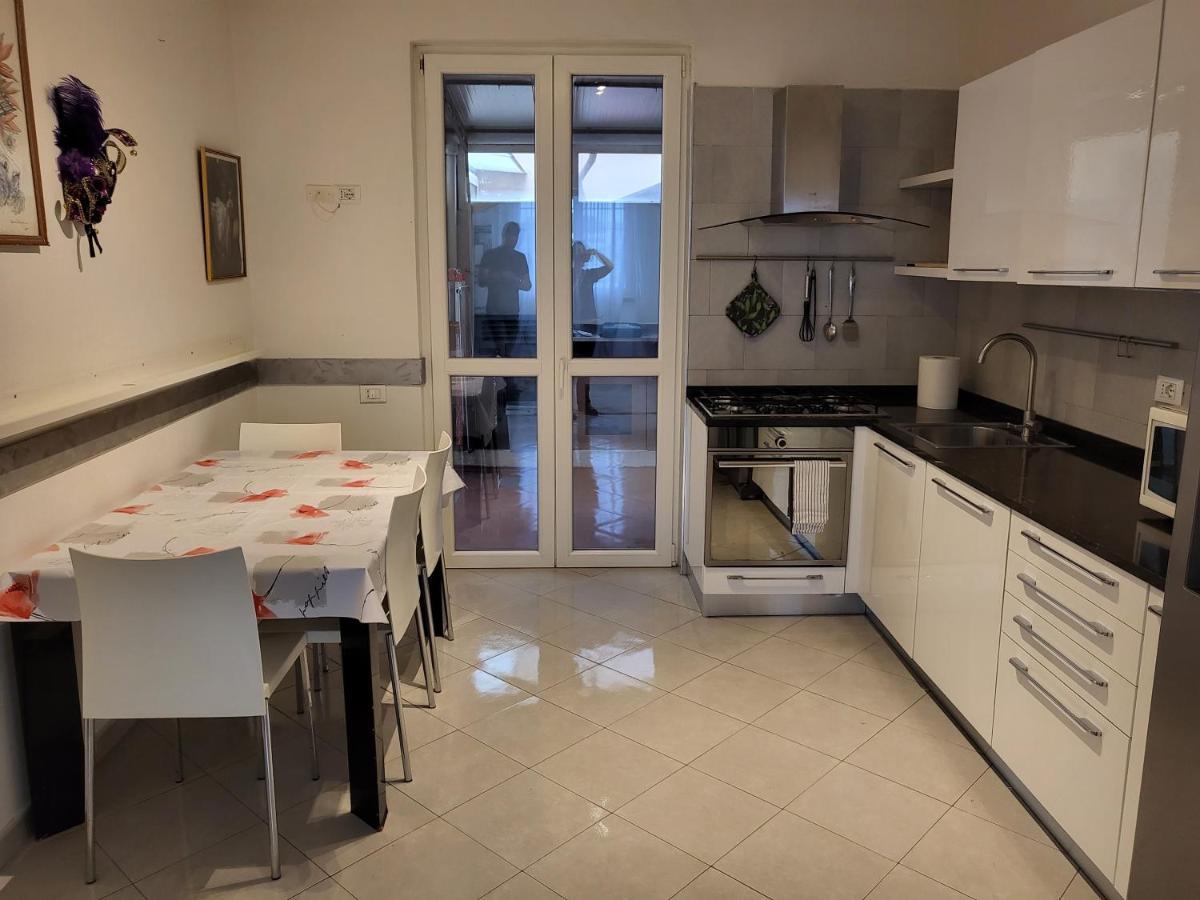 L'Appoggio Perfetto Apartment Виареджо Екстериор снимка