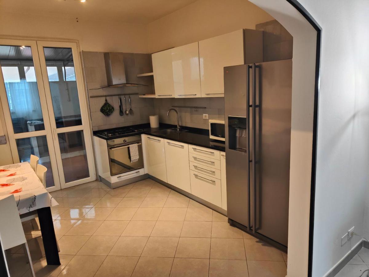 L'Appoggio Perfetto Apartment Виареджо Екстериор снимка