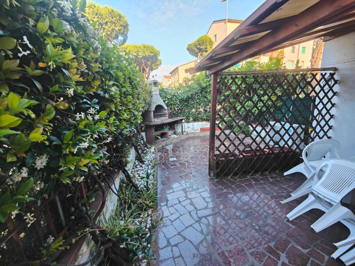 L'Appoggio Perfetto Apartment Виареджо Екстериор снимка